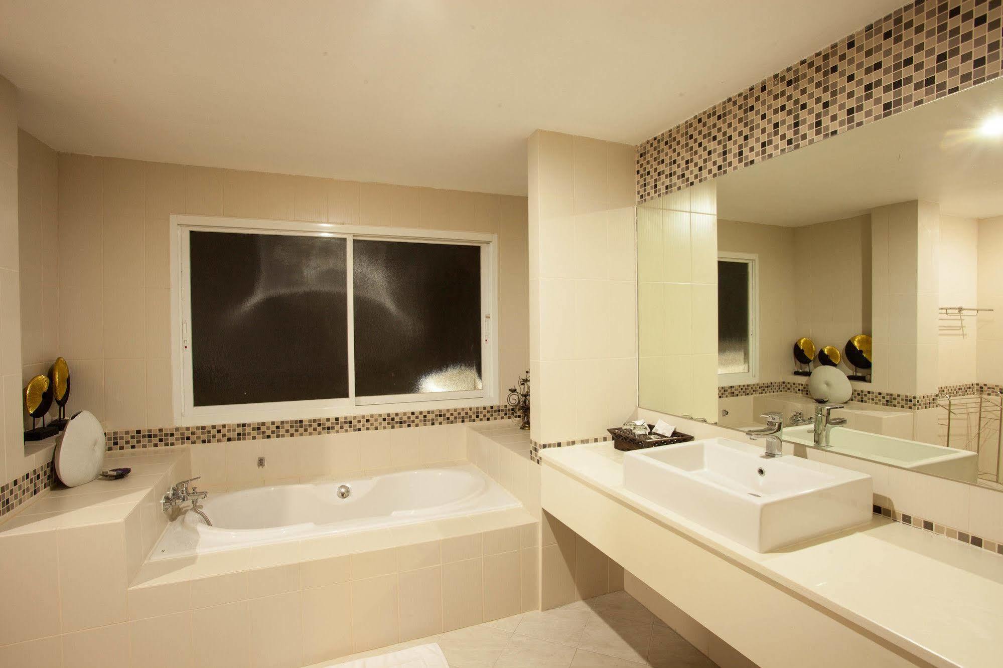 Nantrungjai Boutique Hotel Экстерьер фото